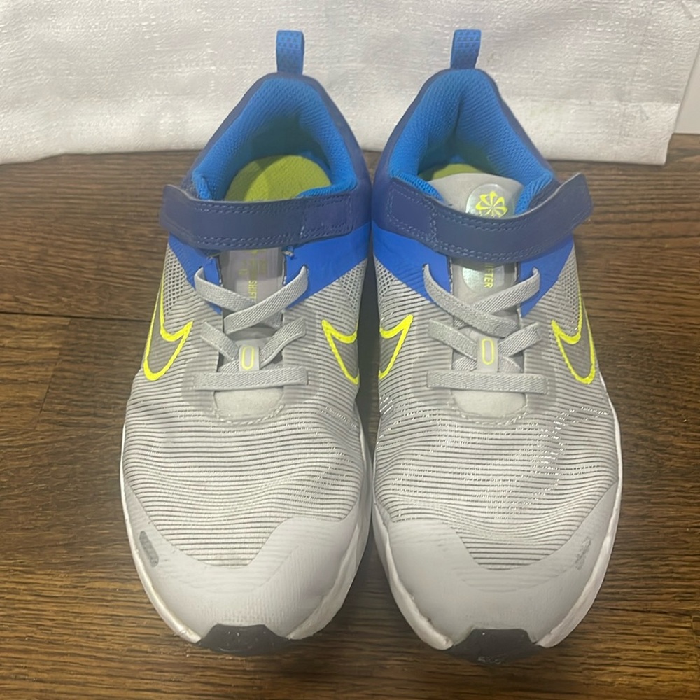 Boys Nike Running Shoes Size 2.5